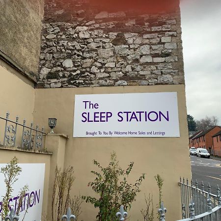 The Sleep Station Newport Hotel Exterior photo