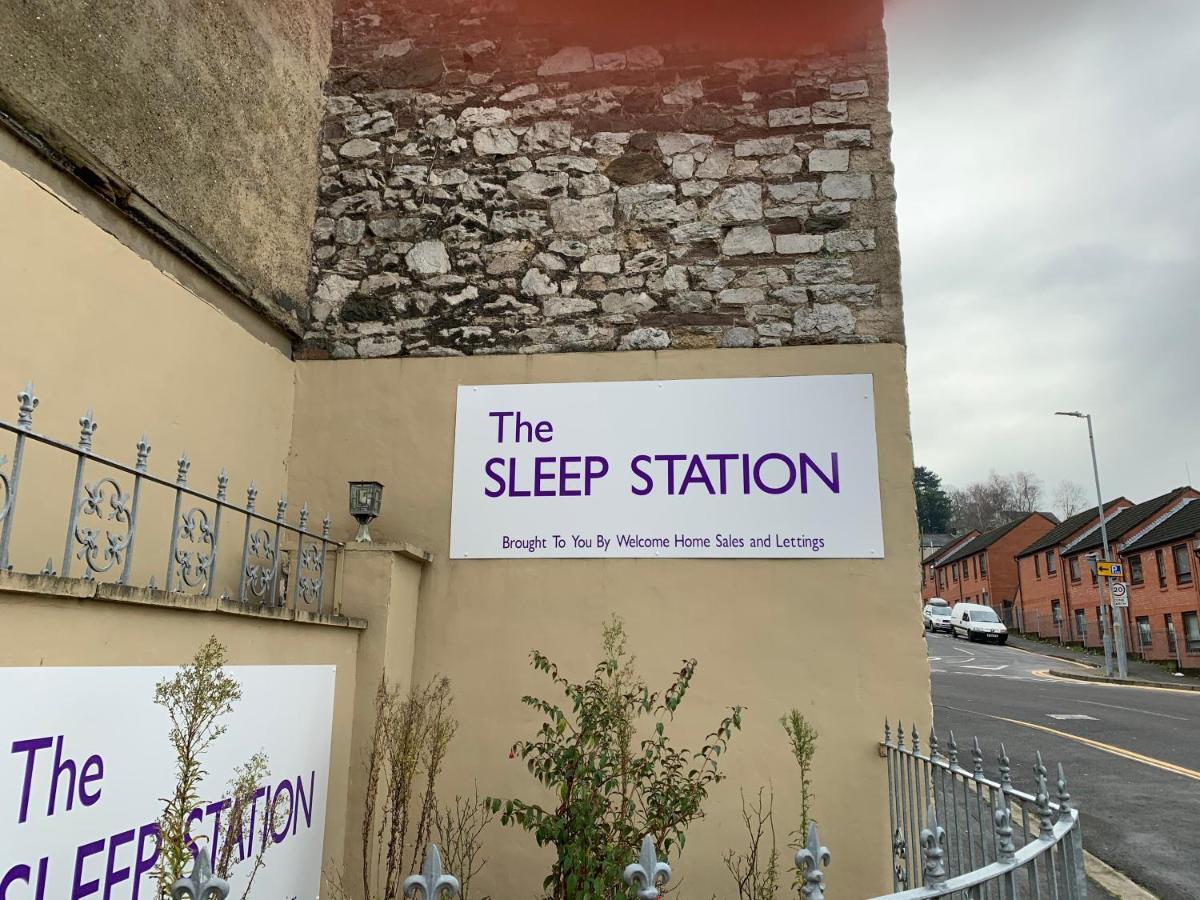 The Sleep Station Newport Hotel Exterior photo